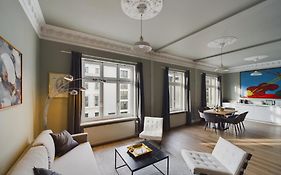 Art Apartments